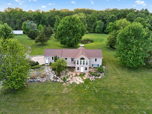5569 S Corey Road, Perry, MI 48872