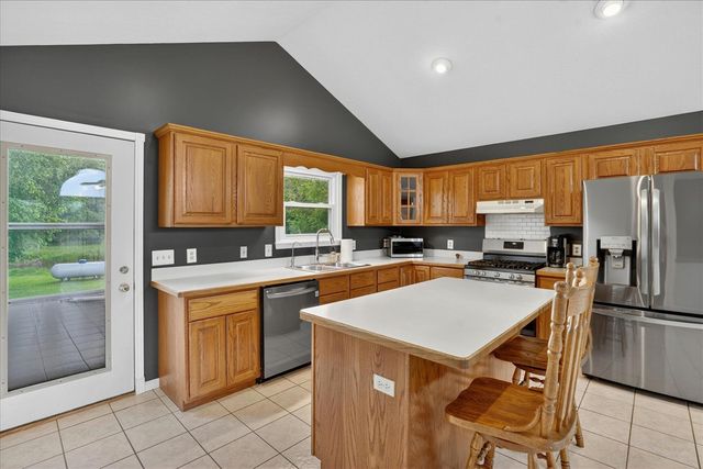 5569 S Corey Road, Perry, MI 48872