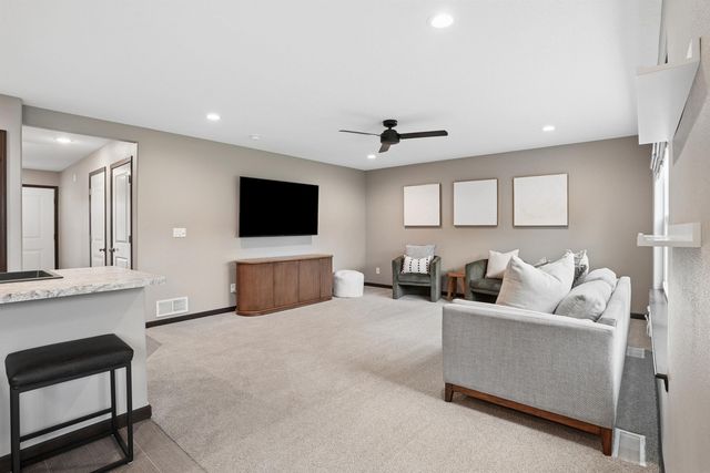 3356 Lincolnshire Road, Waterloo, IA 50701