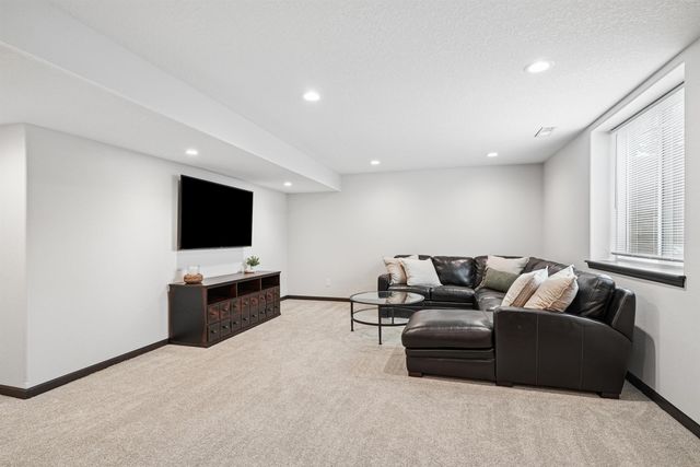 3356 Lincolnshire Road, Waterloo, IA 50701