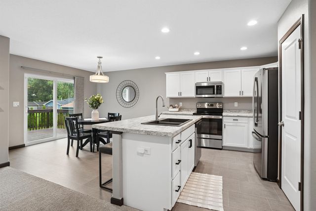 3356 Lincolnshire Road, Waterloo, IA 50701