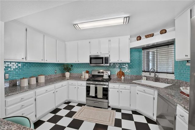 69 Brownfield, Pomona, CA 91766