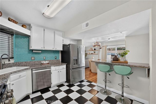69 Brownfield, Pomona, CA 91766