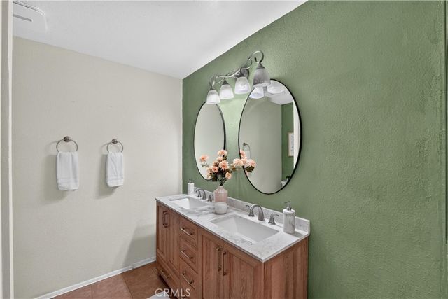 69 Brownfield, Pomona, CA 91766