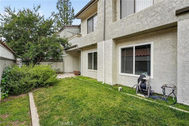 69 Brownfield, Pomona, CA 91766