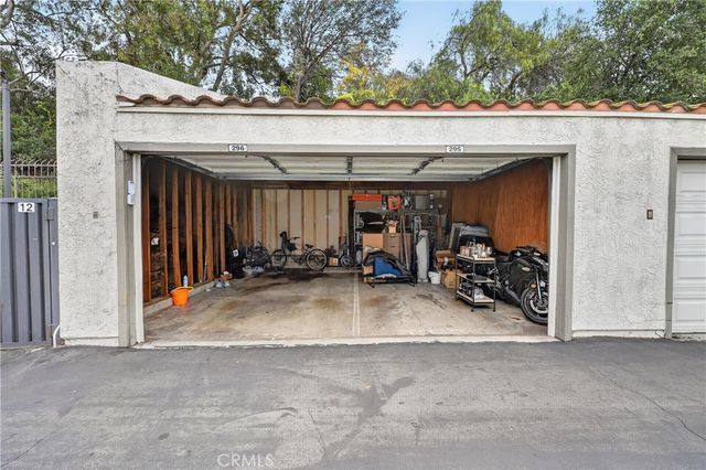 69 Brownfield, Pomona, CA 91766