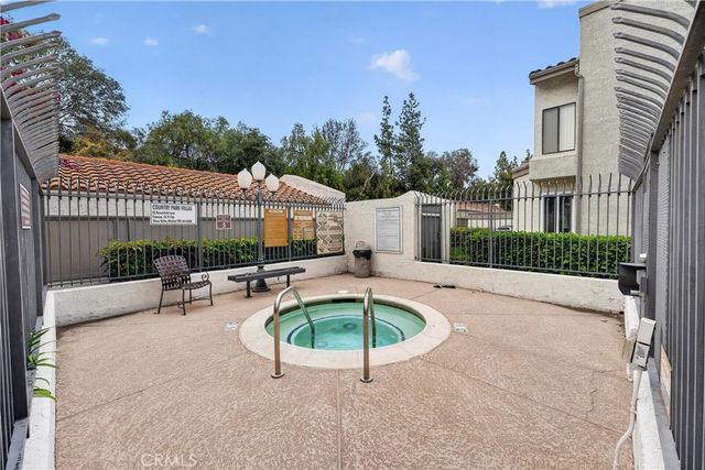 69 Brownfield, Pomona, CA 91766