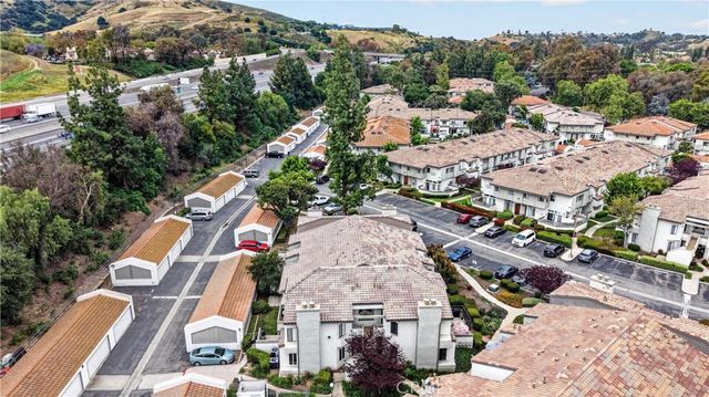 69 Brownfield, Pomona, CA 91766