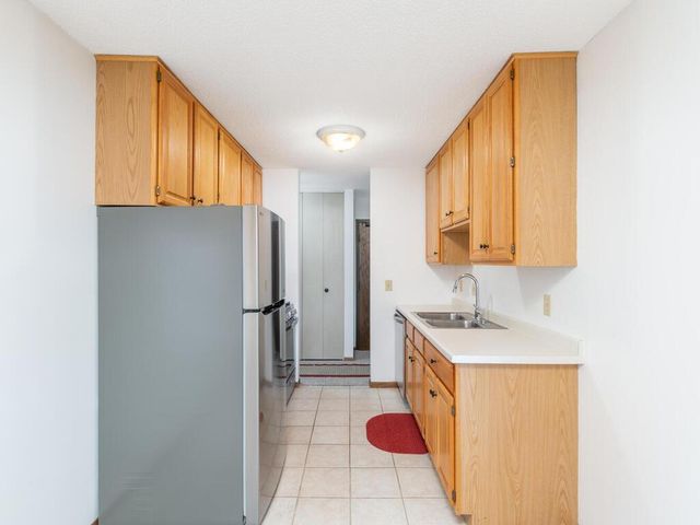 4101 Parklawn Avenue 130, Edina, MN 55435