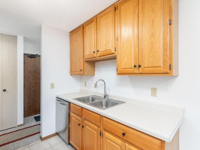 4101 Parklawn Avenue 130, Edina, MN 55435