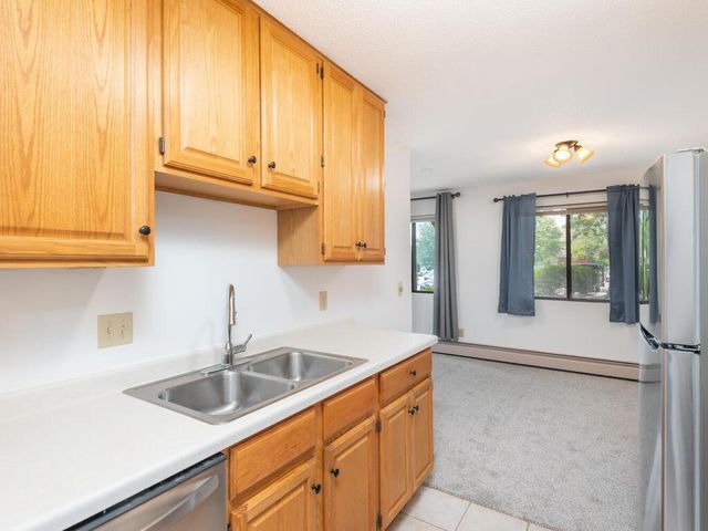 4101 Parklawn Avenue 130, Edina, MN 55435