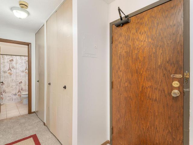 4101 Parklawn Avenue 130, Edina, MN 55435