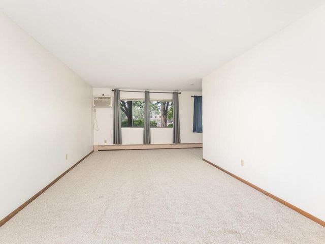 4101 Parklawn Avenue 130, Edina, MN 55435