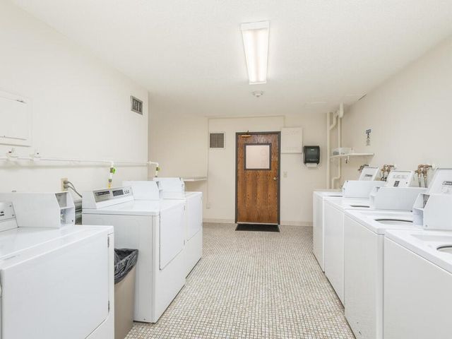 4101 Parklawn Avenue 130, Edina, MN 55435