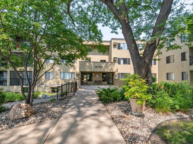 4101 Parklawn Avenue 130, Edina, MN 55435