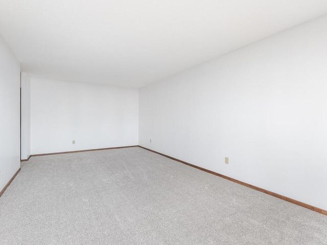 4101 Parklawn Avenue 130, Edina, MN 55435