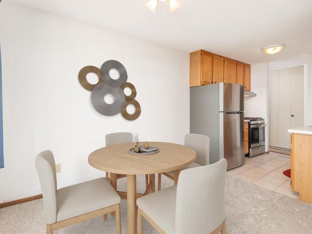 4101 Parklawn Avenue 130, Edina, MN 55435