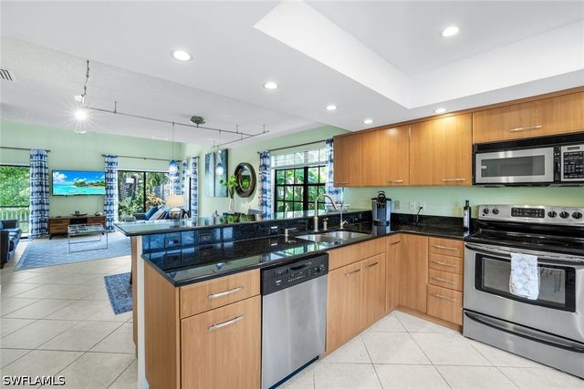 823 Meadowland DR H, Naples, FL 34108