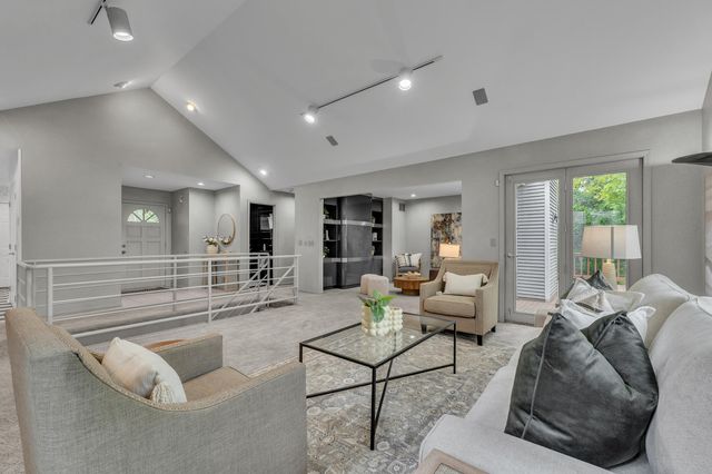 558 Heritage Drive, Ann Arbor, MI 48105