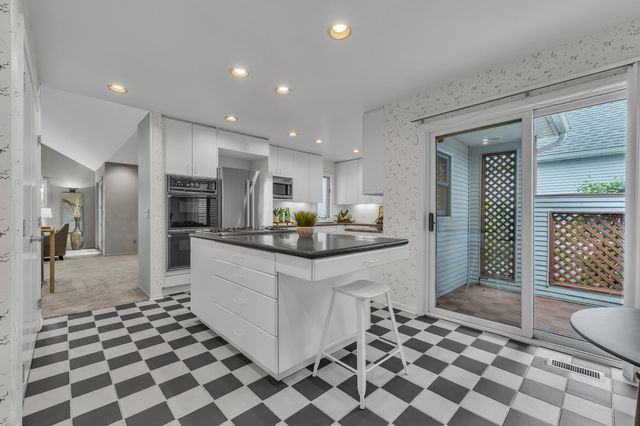 558 Heritage Drive, Ann Arbor, MI 48105