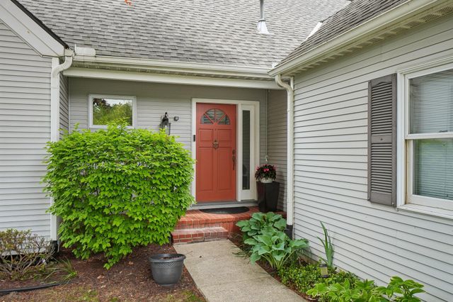 558 Heritage Drive, Ann Arbor, MI 48105