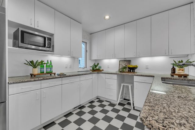 558 Heritage Drive, Ann Arbor, MI 48105