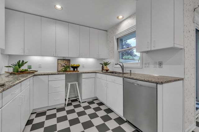 558 Heritage Drive, Ann Arbor, MI 48105