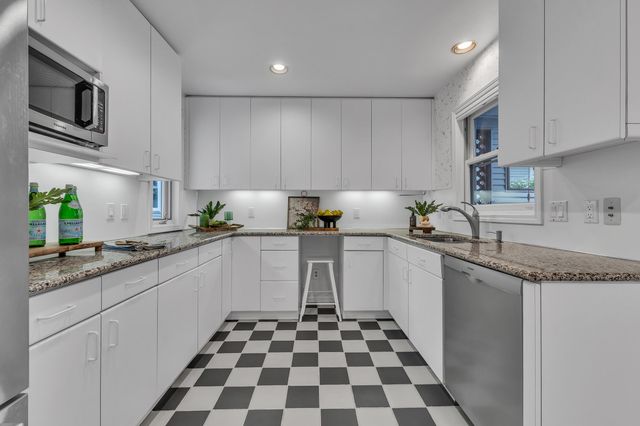 558 Heritage Drive, Ann Arbor, MI 48105