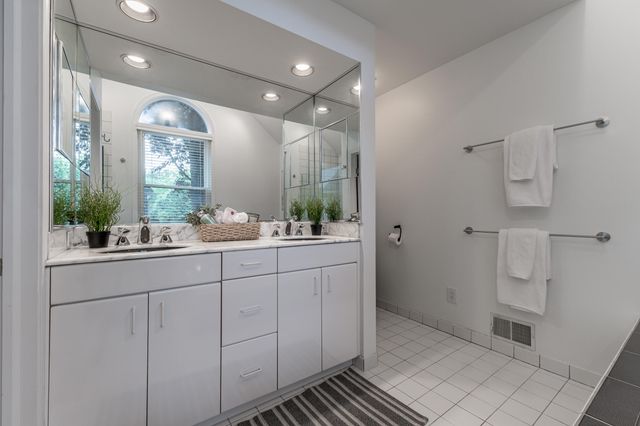 558 Heritage Drive, Ann Arbor, MI 48105