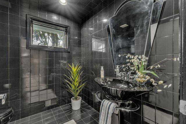 558 Heritage Drive, Ann Arbor, MI 48105