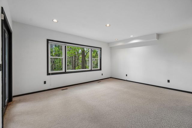 558 Heritage Drive, Ann Arbor, MI 48105