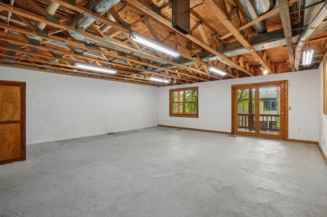 558 Heritage Drive, Ann Arbor, MI 48105