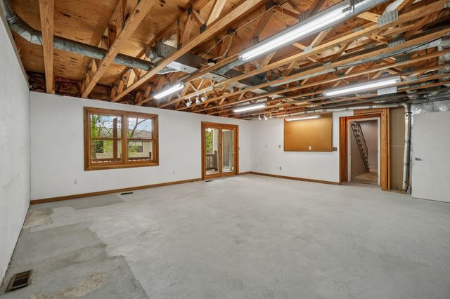 558 Heritage Drive, Ann Arbor, MI 48105