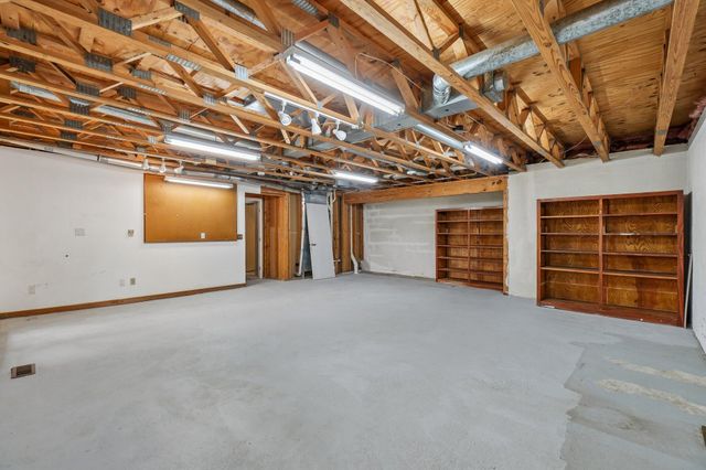 558 Heritage Drive, Ann Arbor, MI 48105