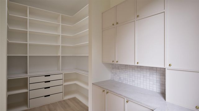 1919 Potomac Drive, Houston, TX 77057