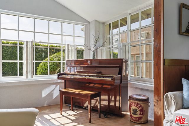 41 Vicente Terrace, Santa Monica, CA 90401