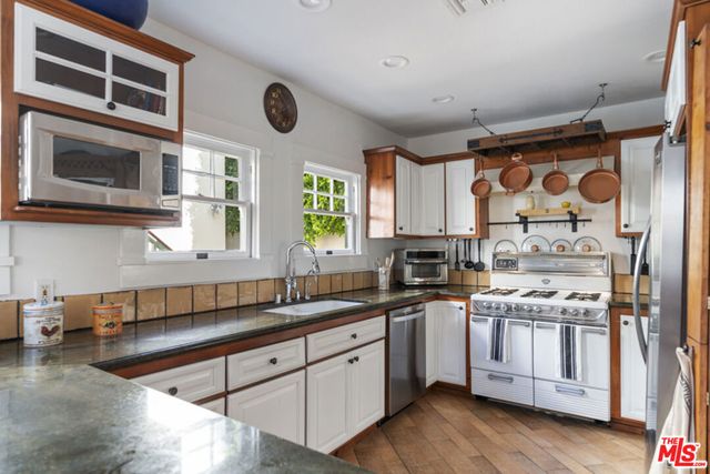 41 Vicente Terrace, Santa Monica, CA 90401