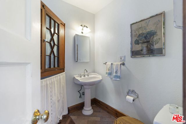 41 Vicente Terrace, Santa Monica, CA 90401