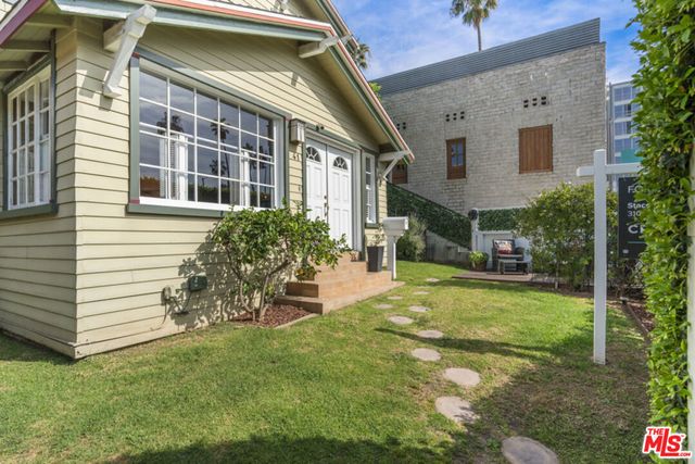 41 Vicente Terrace, Santa Monica, CA 90401