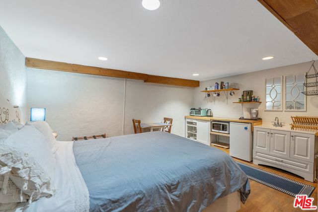 41 Vicente Terrace, Santa Monica, CA 90401