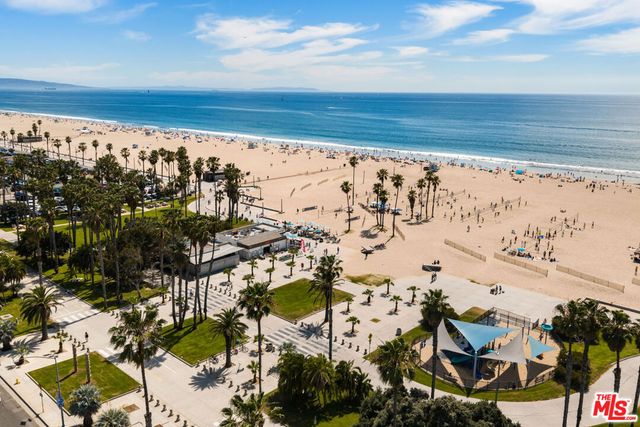 41 Vicente Terrace, Santa Monica, CA 90401