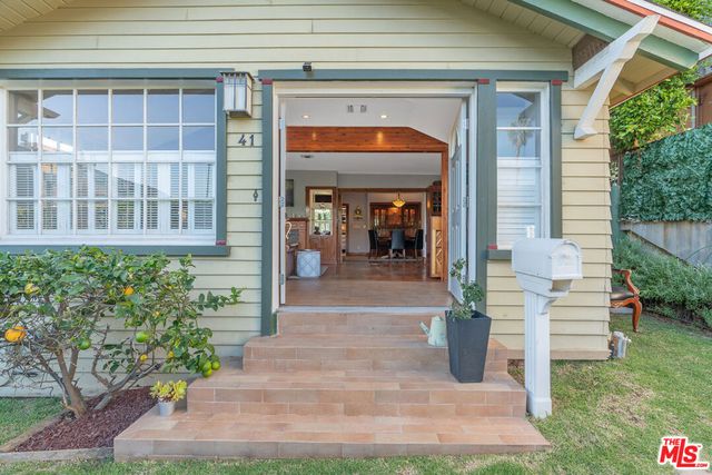 41 Vicente Terrace, Santa Monica, CA 90401
