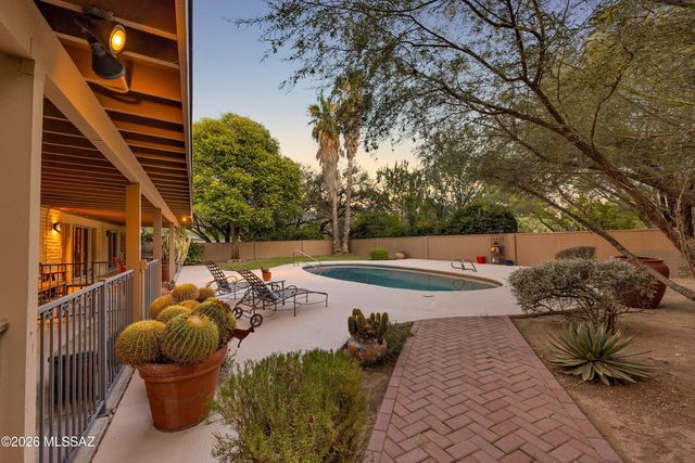 12040 E Dry Gulch Place, Tucson, AZ 85749
