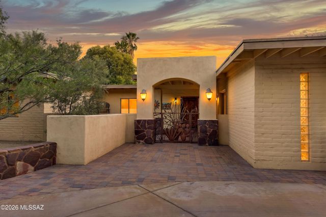 12040 E Dry Gulch Place, Tucson, AZ 85749