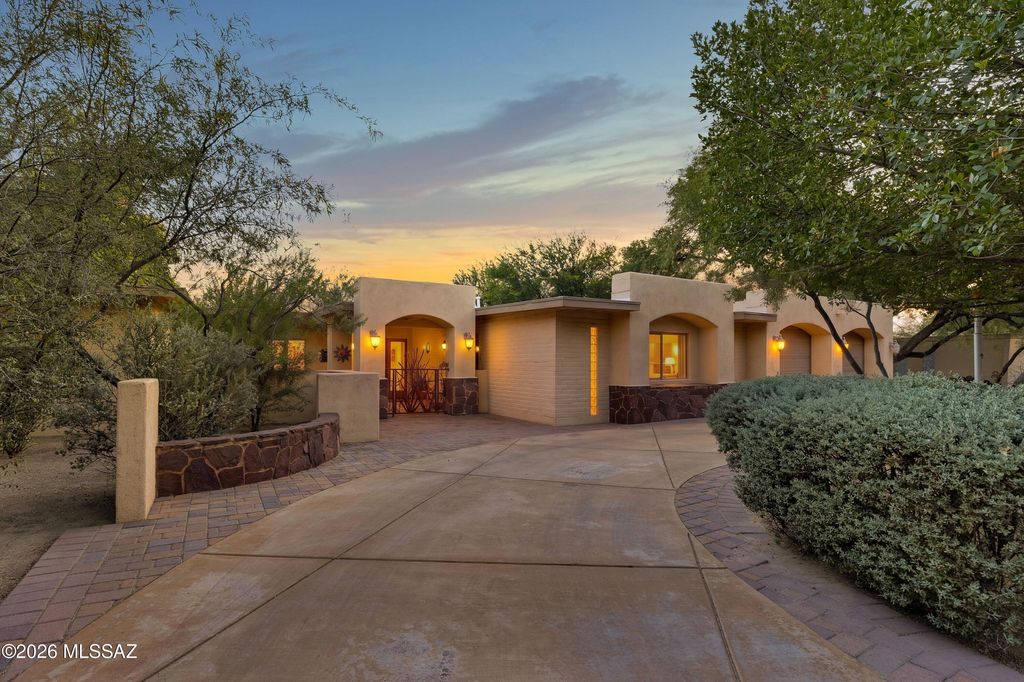 12040 E Dry Gulch Place, Tucson, AZ 85749