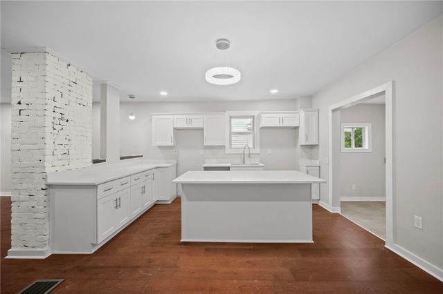 5 Ambridge, Ambridge, PA 15003