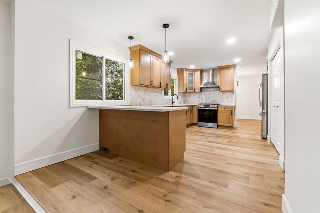 1080 Dresden Drive, Hoffman Estates, IL 60192