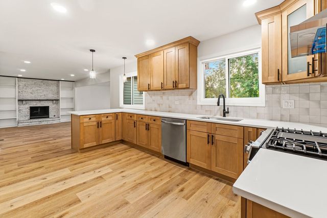 1080 Dresden Drive, Hoffman Estates, IL 60192