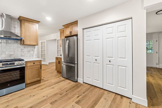 1080 Dresden Drive, Hoffman Estates, IL 60192