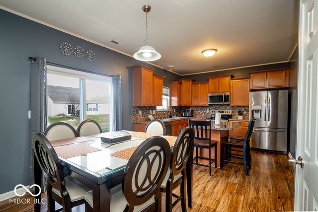 834 Blue Ash Trail, Greenwood, IN 46143